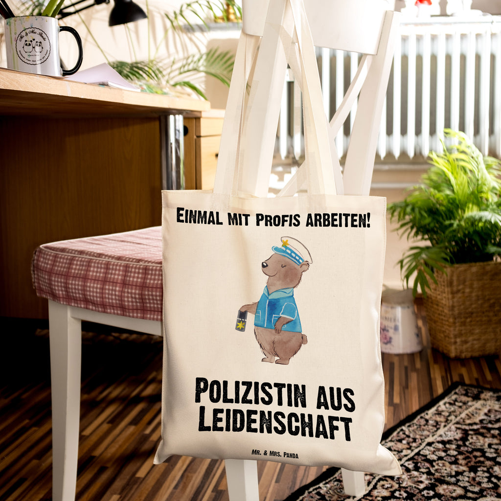 Tragetasche Polizistin aus Leidenschaft Beuteltasche, Beutel, Einkaufstasche, Jutebeutel, Stoffbeutel, Tasche, Shopper, Umhängetasche, Strandtasche, Schultertasche, Stofftasche, Tragetasche, Badetasche, Jutetasche, Einkaufstüte, Laptoptasche, Beruf, Ausbildung, Jubiläum, Abschied, Rente, Kollege, Kollegin, Geschenk, Schenken, Arbeitskollege, Mitarbeiter, Firma, Danke, Dankeschön, Polizistin, Polizeibeamtin, Wachfrau, Cop, Polizei, Studium