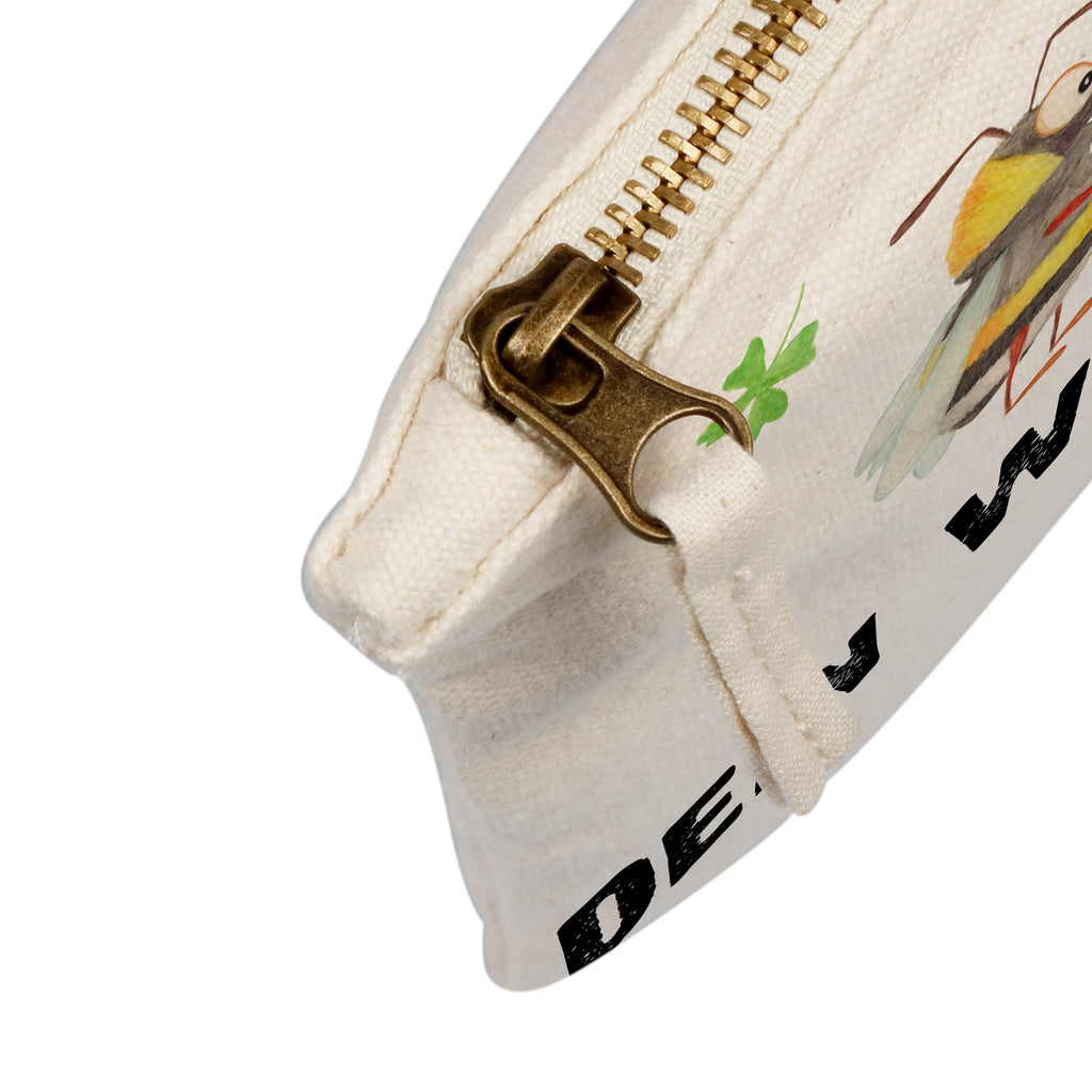 Personalisierte Schminktasche Bienen Paar Personalisierte Schminktasche, Personalisierte Kosmetiktasche, Personalisierter Kosmetikbeutel, Personalisiertes Stiftemäppchen, Personalisiertes Etui, Personalisierte Federmappe, Personalisierte Makeup Bag, Personalisiertes Schminketui, Personalisiertes Kosmetiketui, Personalisiertes Schlamperetui, Schminktasche mit Namen, Kosmetiktasche mit Namen, Kosmetikbeutel mit Namen, Stiftemäppchen mit Namen, Etui mit Namen, Federmappe mit Namen, Makeup Bg mit Namen, Schminketui mit Namen, Kosmetiketui mit Namen, Schlamperetui mit Namen, Schminktasche personalisieren, Schminktasche bedrucken, Schminktasche selbst gestalten, Liebe, Partner, Freund, Freundin, Ehemann, Ehefrau, Heiraten, Verlobung, Heiratsantrag, Liebesgeschenk, Jahrestag, Hocheitstag, Valentinstag, Geschenk für Frauen, Hochzeitstag, Mitbringsel, Geschenk für Freundin, Geschenk für Partner, Liebesbeweis, für Männer, für Ehemann, Schildkröten, verliebte Schildkröten