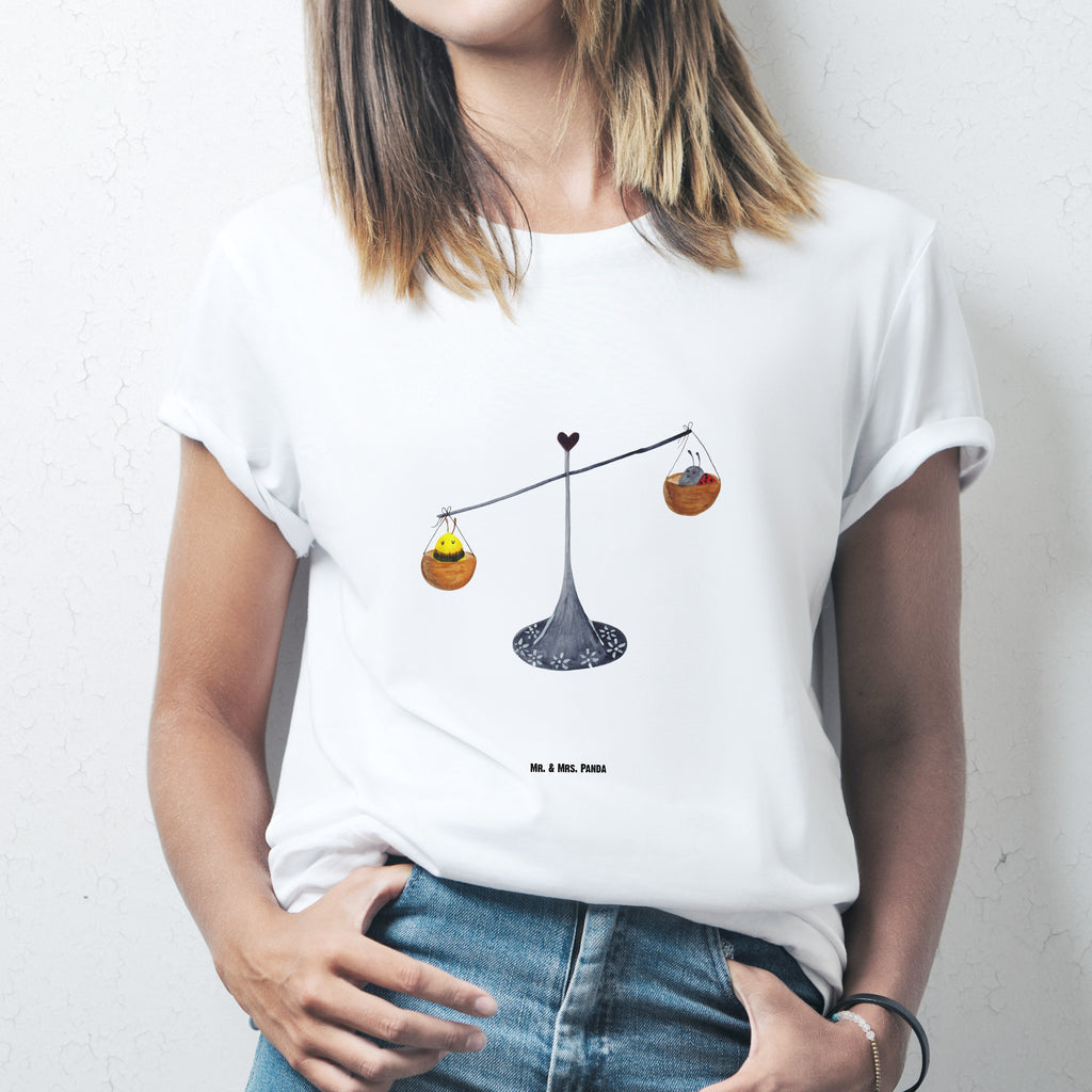 T-Shirt Standard Sternzeichen Waage T-Shirt, Shirt, Tshirt, Lustiges T-Shirt, T-Shirt mit Spruch, Party, Junggesellenabschied, Jubiläum, Geburstag, Herrn, Damen, Männer, Frauen, Schlafshirt, Nachthemd, Sprüche, Tierkreiszeichen, Sternzeichen, Horoskop, Astrologie, Aszendent, Waage, Waage Geschenk, Waage Sternzeichen, Geschenk Oktober, Geschenk September, Geburtstag Oktober, Geburtstag September, Gleichgewicht, Marienkäfer, Hummel, Biene