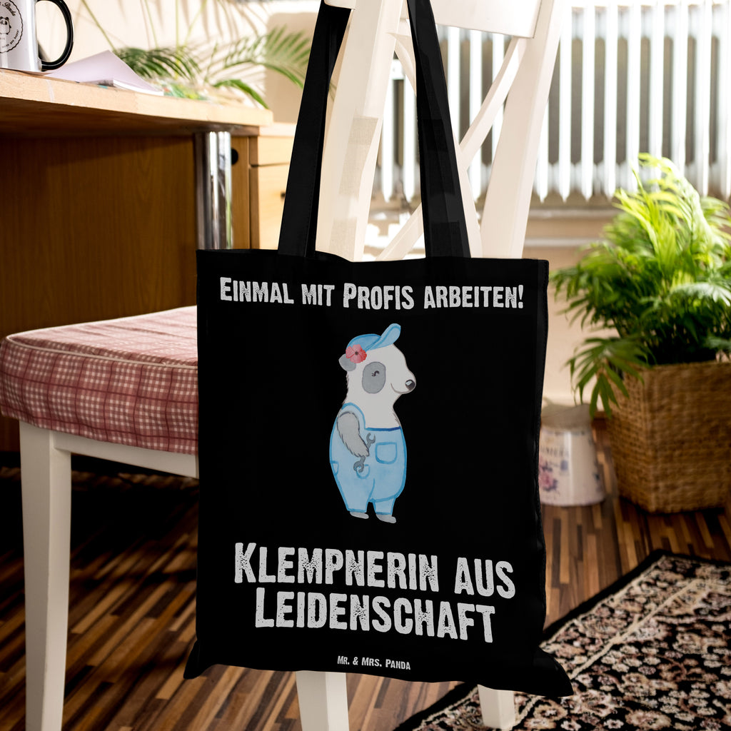 Tragetasche Klempnerin aus Leidenschaft Beuteltasche, Beutel, Einkaufstasche, Jutebeutel, Stoffbeutel, Tasche, Shopper, Umhängetasche, Strandtasche, Schultertasche, Stofftasche, Tragetasche, Badetasche, Jutetasche, Einkaufstüte, Laptoptasche, Beruf, Ausbildung, Jubiläum, Abschied, Rente, Kollege, Kollegin, Geschenk, Schenken, Arbeitskollege, Mitarbeiter, Firma, Danke, Dankeschön, Klempnerin, Handwerkerin, Installateurin, Meisterin, Gesellenprüfung, Fachbetrieb, Bauklempnerin, Sanitärinstallationen