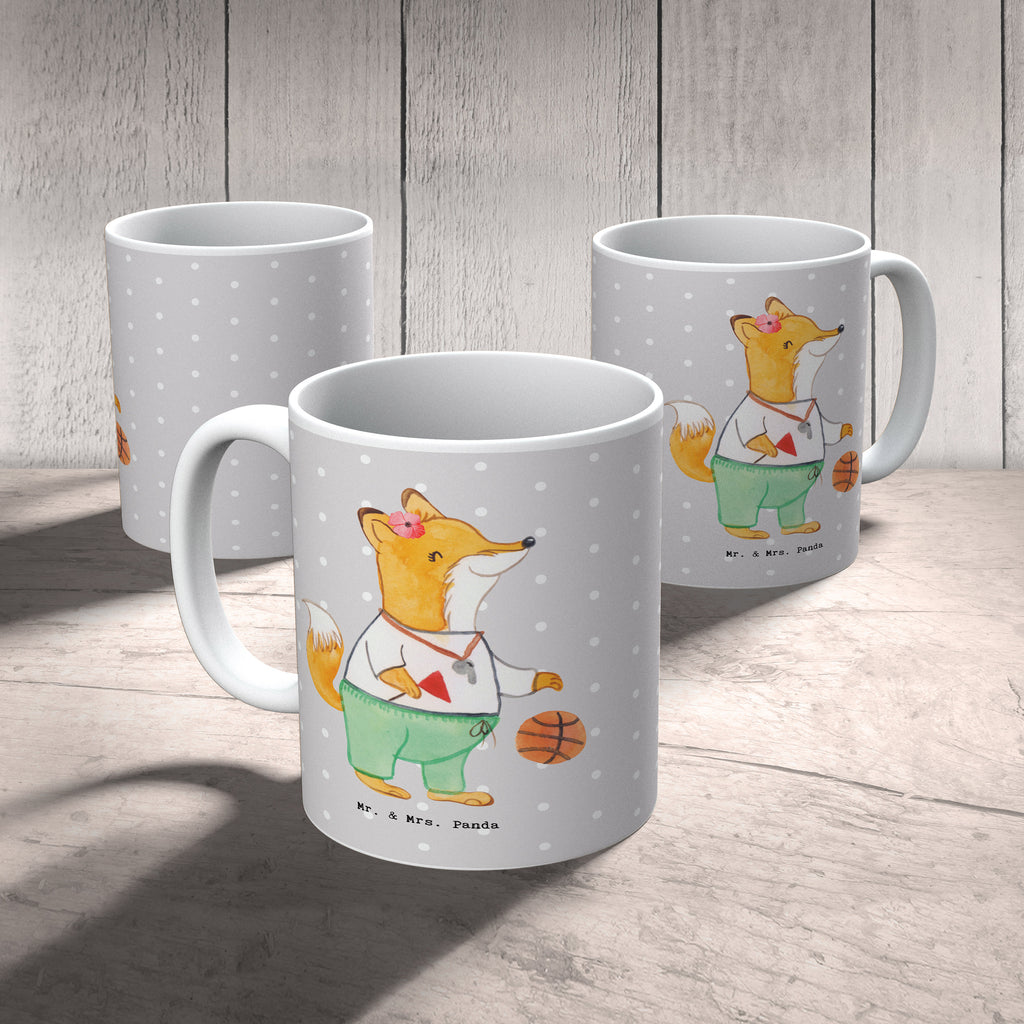 Tasse Basketballtrainerin mit Herz Tasse, Kaffeetasse, Teetasse, Becher, Kaffeebecher, Teebecher, Keramiktasse, Porzellantasse, Büro Tasse, Geschenk Tasse, Tasse Sprüche, Tasse Motive, Kaffeetassen, Tasse bedrucken, Designer Tasse, Cappuccino Tassen, Schöne Teetassen, Beruf, Ausbildung, Jubiläum, Abschied, Rente, Kollege, Kollegin, Geschenk, Schenken, Arbeitskollege, Mitarbeiter, Firma, Danke, Dankeschön, Basketballtrainerin, Basketball, Sport, Ballsport, Basketballcoach, Basketballerin, Verein