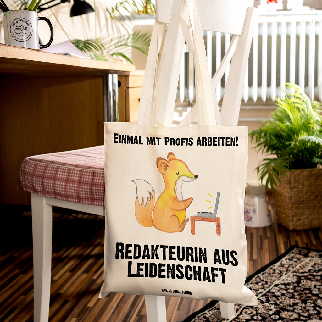 Tragetasche Redakteurin aus Leidenschaft Beuteltasche, Beutel, Einkaufstasche, Jutebeutel, Stoffbeutel, Tasche, Shopper, Umhängetasche, Strandtasche, Schultertasche, Stofftasche, Tragetasche, Badetasche, Jutetasche, Einkaufstüte, Laptoptasche, Beruf, Ausbildung, Jubiläum, Abschied, Rente, Kollege, Kollegin, Geschenk, Schenken, Arbeitskollege, Mitarbeiter, Firma, Danke, Dankeschön, Online, Redakteurin, Referentin, Journalistin