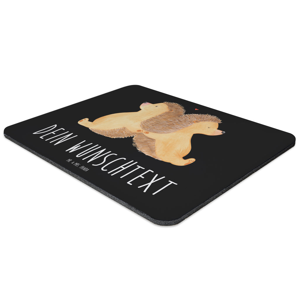 Personalisiertes Mauspad Igel händchenhaltend Personalisiertes Mousepad, Personalisiertes Mouse Pad, Personalisiertes Mauspad, Mauspad mit Namen, Mousepad mit Namen, Mauspad bedrucken, Mousepad bedrucken, Namensaufdruck, selbst bedrucken, Arbeitszimmer Geschenk, Büro Geschenk, Mouse Pad mit Namen, Selbst bedrucken, Individuelles Mauspad, Einzigartiges Mauspad, Mauspad mit Namen gestalten, Liebe, Partner, Freund, Freundin, Ehemann, Ehefrau, Heiraten, Verlobung, Heiratsantrag, Liebesgeschenk, Jahrestag, Hocheitstag, Igel, Igelliebe, Hand in Hand, Liebesbeweis, große Liebe, Liebesbotschaft, Hochzeit, Lieblingsmensch, Gemeinsamkeit, Love, Geschenk für zwei