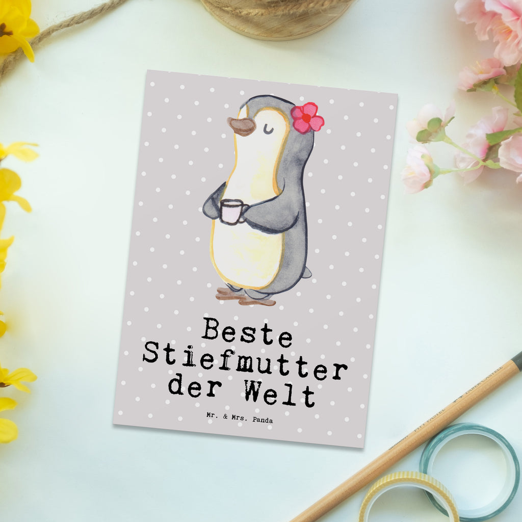 Postkarte Pinguin Beste Stiefmutter der Welt Postkarte, Karte, Geschenkkarte, Grußkarte, Einladung, Ansichtskarte, Geburtstagskarte, Einladungskarte, Dankeskarte, Ansichtskarten, Einladung Geburtstag, Einladungskarten Geburtstag, für, Dankeschön, Geschenk, Schenken, Geburtstag, Geburtstagsgeschenk, Geschenkidee, Danke, Bedanken, Mitbringsel, Freude machen, Geschenktipp, Stiefmutter, Stief Mutter, Stiefmama, Mami, Mutter, Muttertag, Mutti, Mama, Tochter, Sohn, Beste