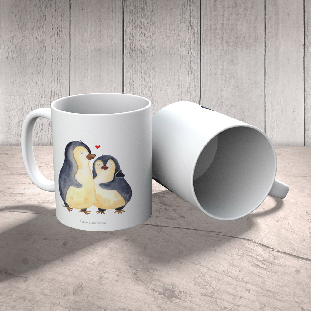 Tasse Pinguin umarmend Tasse, Kaffeetasse, Teetasse, Becher, Kaffeebecher, Teebecher, Keramiktasse, Porzellantasse, Büro Tasse, Geschenk Tasse, Tasse Sprüche, Tasse Motive, Pinguin, Liebe, Liebespaar, Liebesbeweis, Liebesgeschenk, Verlobung, Jahrestag, Hochzeitstag, Hochzeit, Hochzeitsgeschenk