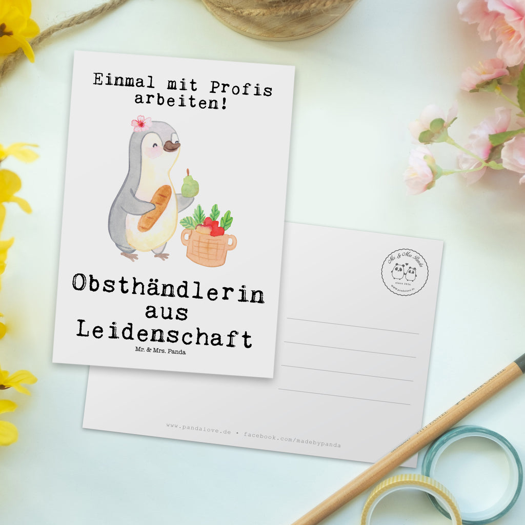 Postkarte Obsthändlerin aus Leidenschaft Postkarte, Karte, Geschenkkarte, Grußkarte, Einladung, Ansichtskarte, Geburtstagskarte, Einladungskarte, Dankeskarte, Ansichtskarten, Einladung Geburtstag, Einladungskarten Geburtstag, Beruf, Ausbildung, Jubiläum, Abschied, Rente, Kollege, Kollegin, Geschenk, Schenken, Arbeitskollege, Mitarbeiter, Firma, Danke, Dankeschön, Obsthändlerin, Obstverkäuferin, Wochenmarkthändlerin, Obstbäuerin, Obst- und Gemüsehändlerin, Obstplantage