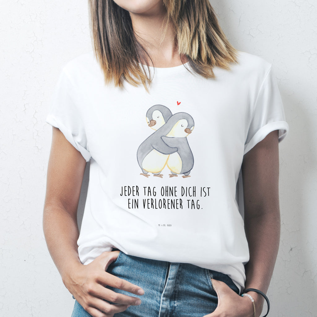 T-Shirt Standard Pinguine Kuscheln T-Shirt, Shirt, Tshirt, Lustiges T-Shirt, T-Shirt mit Spruch, Party, Junggesellenabschied, Jubiläum, Geburstag, Herrn, Damen, Männer, Frauen, Schlafshirt, Nachthemd, Sprüche, Liebe, Partner, Freund, Freundin, Ehemann, Ehefrau, Heiraten, Verlobung, Heiratsantrag, Liebesgeschenk, Jahrestag, Hocheitstag, Valentinstag, Geschenk für Frauen, Hochzeitstag, Mitbringsel, Geschenk für Freundin, Geschenk für Partner, Liebesbeweis, für Männer, für Ehemann