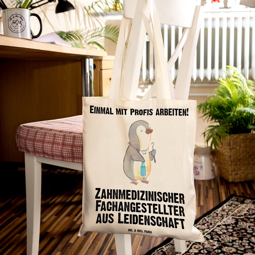 Tragetasche Zahnmedizinischer Fachangestellter aus Leidenschaft Beuteltasche, Beutel, Einkaufstasche, Jutebeutel, Stoffbeutel, Tasche, Shopper, Umhängetasche, Strandtasche, Schultertasche, Stofftasche, Tragetasche, Badetasche, Jutetasche, Einkaufstüte, Laptoptasche, Beruf, Ausbildung, Jubiläum, Abschied, Rente, Kollege, Kollegin, Geschenk, Schenken, Arbeitskollege, Mitarbeiter, Firma, Danke, Dankeschön