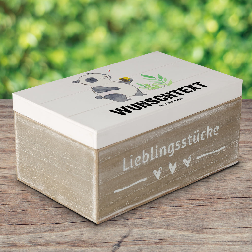 Personalisierte Holzkiste Panda Geocaching Holzkiste mit Namen, Kiste mit Namen, Schatzkiste mit Namen, Truhe mit Namen, Schatulle mit Namen, Erinnerungsbox mit Namen, Erinnerungskiste, mit Namen, Dekokiste mit Namen, Aufbewahrungsbox mit Namen, Holzkiste Personalisiert, Kiste Personalisiert, Schatzkiste Personalisiert, Truhe Personalisiert, Schatulle Personalisiert, Erinnerungsbox Personalisiert, Erinnerungskiste Personalisiert, Dekokiste Personalisiert, Aufbewahrungsbox Personalisiert, Geschenkbox personalisiert, GEschenkdose personalisiert, Geschenk, Sport, Sportart, Hobby, Schenken, Danke, Dankeschön, Auszeichnung, Gewinn, Sportler, Geocaching, Schatzsuchen, GPS Schnitzeljagd, Opencaching