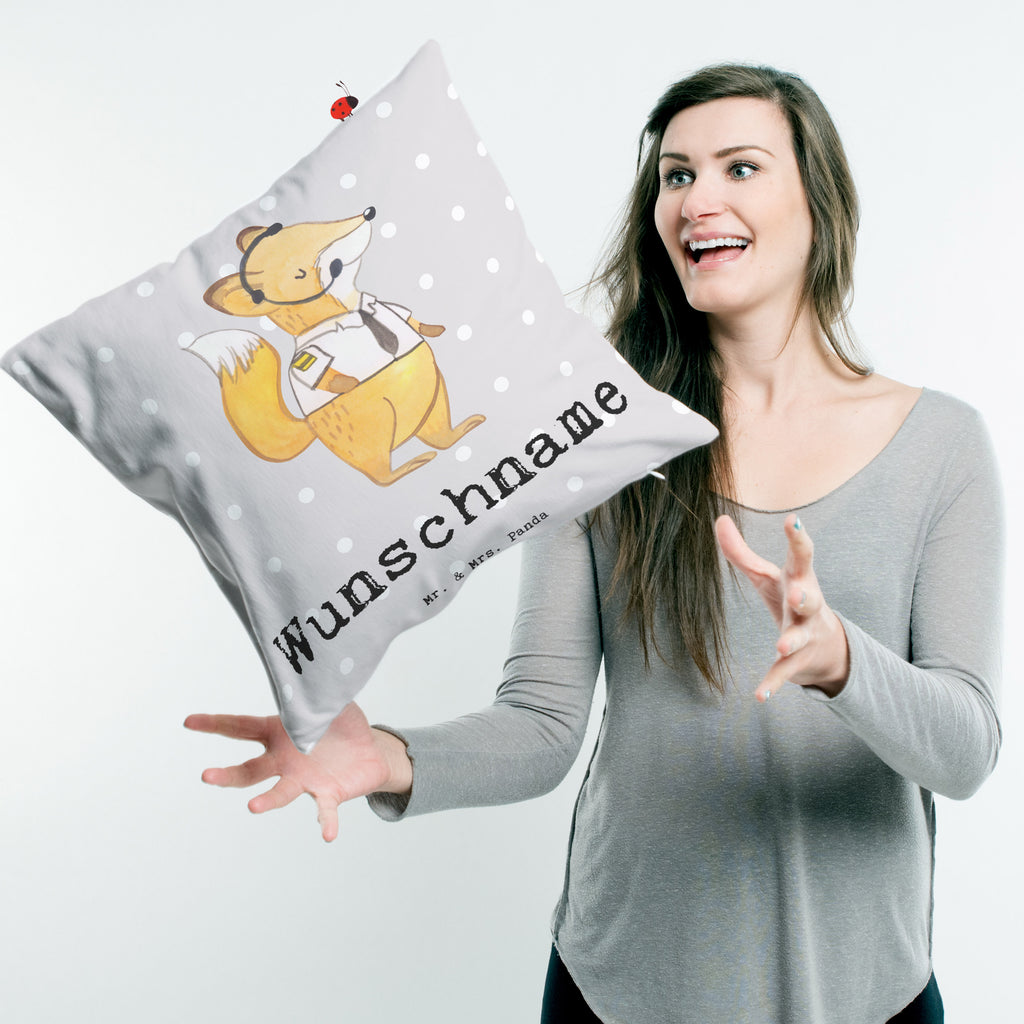 Personalisiertes Kissen Fluglotse mit Herz Kissen, personalisiert, Name, Wunschname, bedrucken, Kopfkissen, Beruf, Ausbildung, Jubiläum, Abschied, Rente, Kollege, Kollegin, Geschenk, Schenken, Arbeitskollege, Mitarbeiter, Firma, Danke, Dankeschön, Fluglotse, Flugverkehrsleiter, Luftfahrtpersonal, Flugsicherung