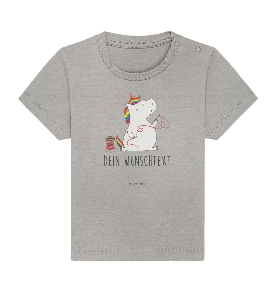 Personalisiertes Baby Shirt Einhorn Näherin Personalisiertes Baby T-Shirt, Personalisiertes Jungen Baby T-Shirt, Personalisiertes Mädchen Baby T-Shirt, Personalisiertes Shirt, Einhorn, Einhörner, Einhorn Deko, Pegasus, Unicorn, Näherin, nähen, Mädchen, Freundin, Häkeln, Stricken, basteln, Nähzimmer