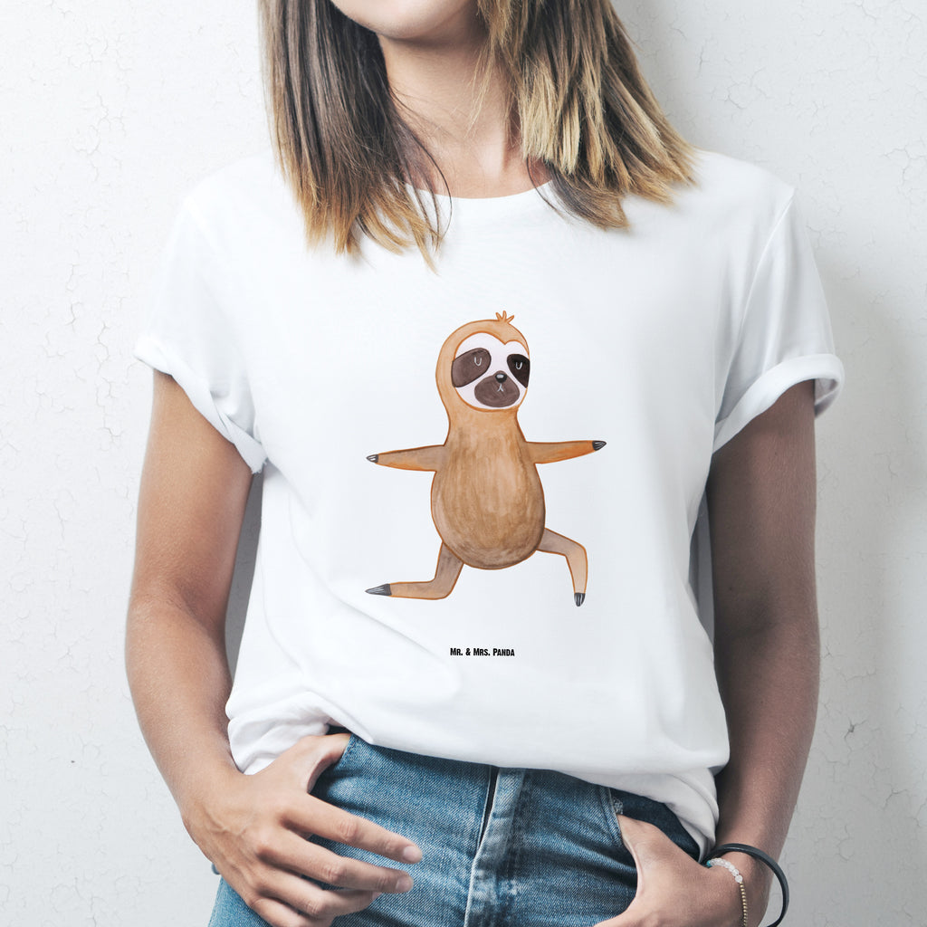 T-Shirt Standard Faultier  Yoga T-Shirt, Shirt, Tshirt, Lustiges T-Shirt, T-Shirt mit Spruch, Party, Junggesellenabschied, Jubiläum, Geburstag, Herrn, Damen, Männer, Frauen, Schlafshirt, Nachthemd, Sprüche, Faultier, Faultier Geschenk, Faultier Deko, Faultiere, faul, Lieblingstier, Yoga, Namaste, Krieger, Yogaübungen, Meditation, Atmung, Gelassenheit, Entspannung