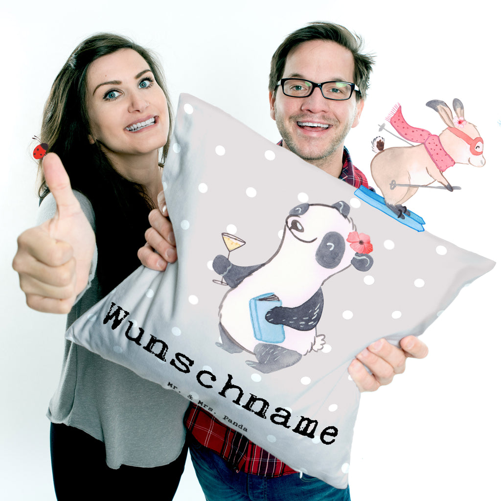 Personalisiertes Kissen Panda Beste Sitznachbarin der Welt Kissen, personalisiert, Name, Wunschname, bedrucken, Kopfkissen, für, Dankeschön, Geschenk, Schenken, Geburtstag, Geburtstagsgeschenk, Geschenkidee, Danke, Bedanken, Mitbringsel, Freude machen, Geschenktipp, Sitznachbarin, Stuhlnachbar, Mitschülerin, Nachbarin, Uni, Universität, Seminar, Kommilitone, Tischnachbar, Schule, Mitstudentin, Hochschule, Beste Sitznachbarin der Welt, Weltbeste Sitznachbarin