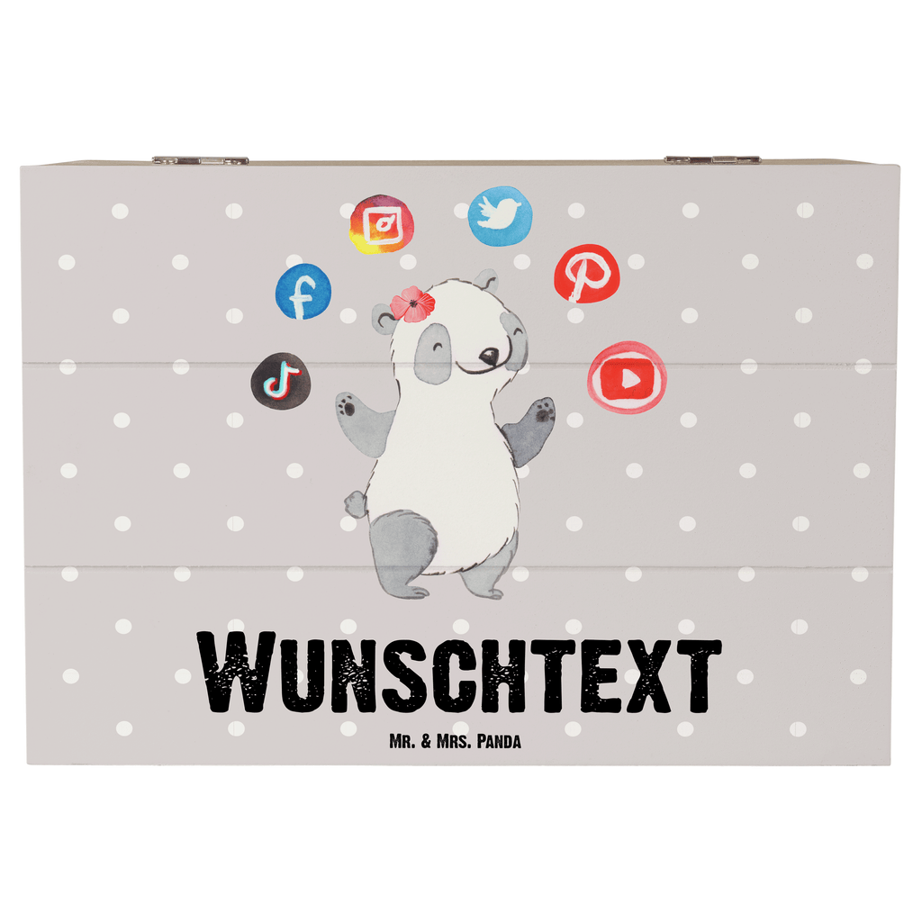 Personalisierte Holzkiste Social Media Managerin Herz Holzkiste mit Namen, Kiste mit Namen, Schatzkiste mit Namen, Truhe mit Namen, Schatulle mit Namen, Erinnerungsbox mit Namen, Erinnerungskiste, mit Namen, Dekokiste mit Namen, Aufbewahrungsbox mit Namen, Holzkiste Personalisiert, Kiste Personalisiert, Schatzkiste Personalisiert, Truhe Personalisiert, Schatulle Personalisiert, Erinnerungsbox Personalisiert, Erinnerungskiste Personalisiert, Dekokiste Personalisiert, Aufbewahrungsbox Personalisiert, Geschenkbox personalisiert, GEschenkdose personalisiert, Beruf, Ausbildung, Jubiläum, Abschied, Rente, Kollege, Kollegin, Geschenk, Schenken, Arbeitskollege, Mitarbeiter, Firma, Danke, Dankeschön