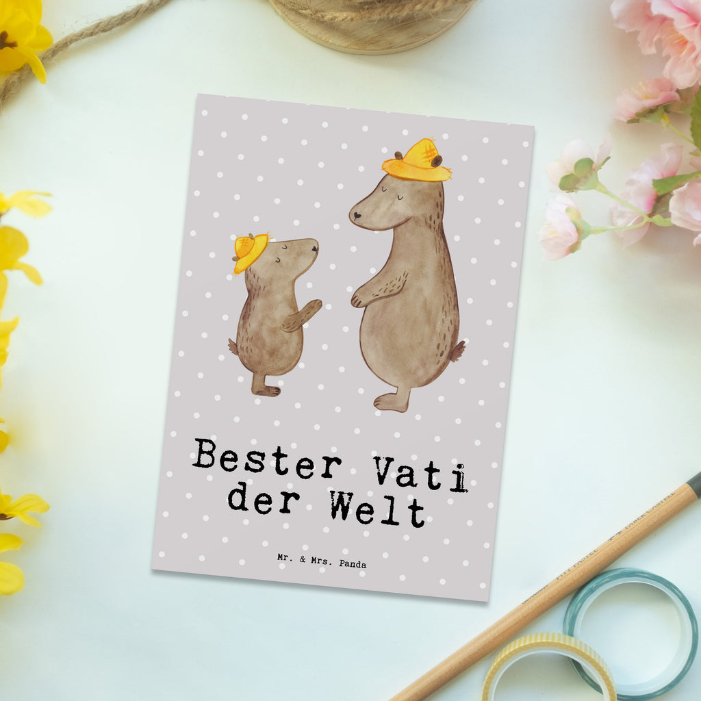 Postkarte Bär Bester Vati der Welt Postkarte, Karte, Geschenkkarte, Grußkarte, Einladung, Ansichtskarte, Geburtstagskarte, Einladungskarte, Dankeskarte, Ansichtskarten, Einladung Geburtstag, Einladungskarten Geburtstag, für, Dankeschön, Geschenk, Schenken, Geburtstag, Geburtstagsgeschenk, Geschenkidee, Danke, Bedanken, Mitbringsel, Freude machen, Geschenktipp, Vater, Papa, Dad, Daddy, Paps, Papi, Vati, Eltern, Geschenk Vater, Mann, Familie, Bester, Kleinigkeit