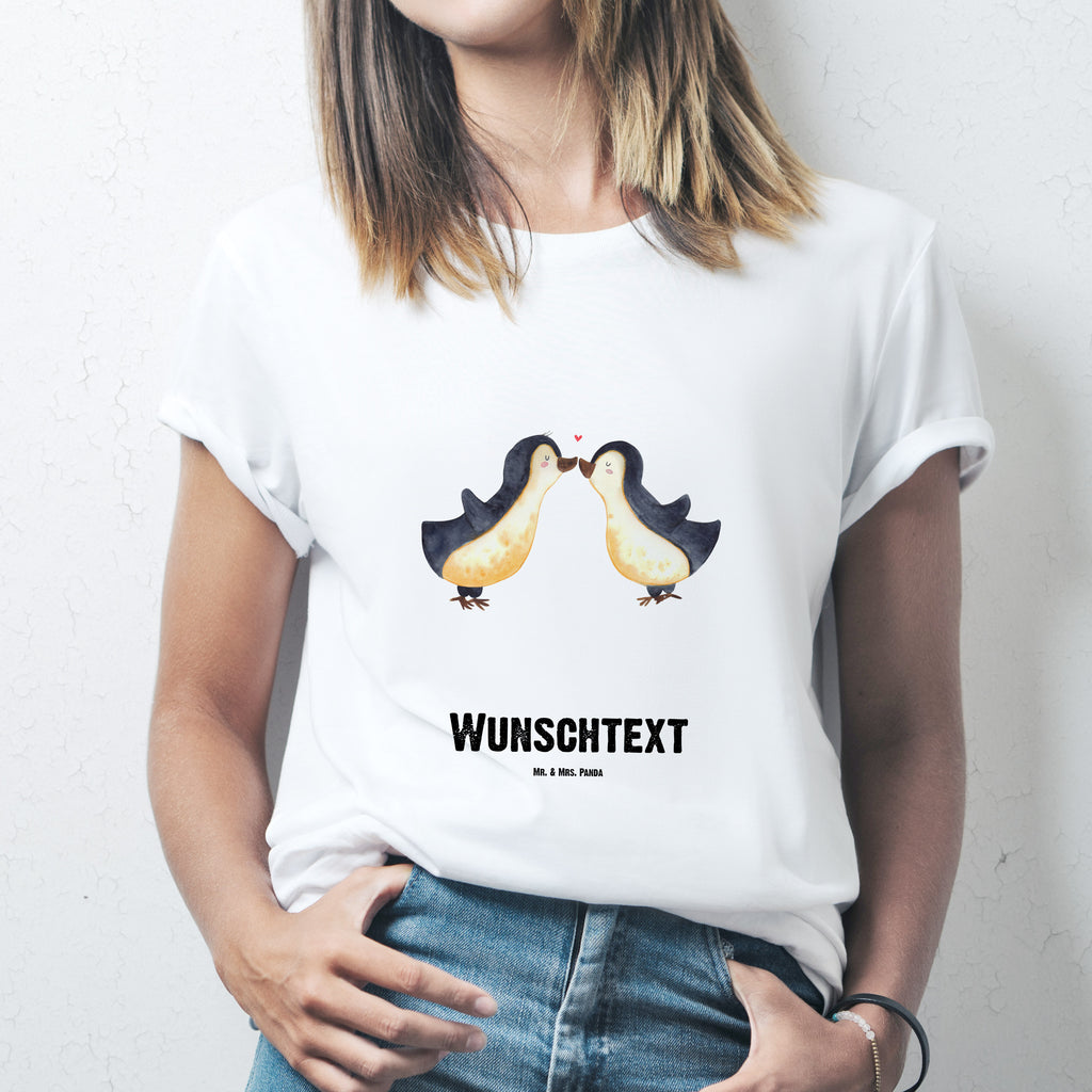 Personalisiertes T-Shirt Pinguine Kuss T-Shirt Personalisiert, T-Shirt mit Namen, T-Shirt mit Aufruck, Männer, Frauen, Liebe, Partner, Freund, Freundin, Ehemann, Ehefrau, Heiraten, Verlobung, Heiratsantrag, Liebesgeschenk, Jahrestag, Hocheitstag, Valentinstag, Geschenk für Frauen, Hochzeitstag, Mitbringsel, Geschenk für Freundin, Geschenk für Partner, Liebesbeweis, für Männer, für Ehemann