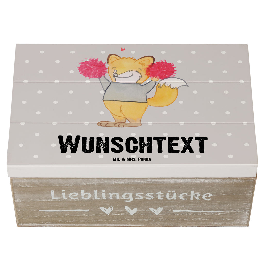 Personalisierte Holzkiste Fuchs Cheerleader Holzkiste mit Namen, Kiste mit Namen, Schatzkiste mit Namen, Truhe mit Namen, Schatulle mit Namen, Erinnerungsbox mit Namen, Erinnerungskiste, mit Namen, Dekokiste mit Namen, Aufbewahrungsbox mit Namen, Holzkiste Personalisiert, Kiste Personalisiert, Schatzkiste Personalisiert, Truhe Personalisiert, Schatulle Personalisiert, Erinnerungsbox Personalisiert, Erinnerungskiste Personalisiert, Dekokiste Personalisiert, Aufbewahrungsbox Personalisiert, Geschenkbox personalisiert, GEschenkdose personalisiert, Geschenk, Sport, Sportart, Hobby, Schenken, Danke, Dankeschön, Auszeichnung, Gewinn, Sportler, Cheerleader, Cheerleading, Turnen, Turn Club, Turniere