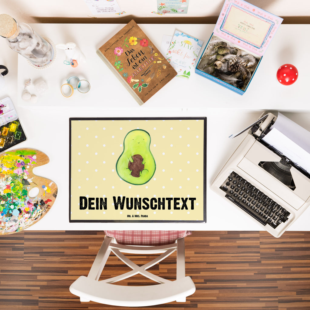 Personalisierte Schreibtischunterlage Avocado mit Kern Personalisierte Schreibunterlage, Personalisierte Schreibtischauflage, Personalisierte Schreibtisch Unterlagen, Schreibunterlage mit Namen, Schreibtischauflage mit Namen, Schreibtisch Unterlagen mit Namen, Selbst gestalten, Namensaufdruck, Namenspersonalisierung, Avocado, Veggie, Vegan, Gesund, Avokado, Avocadokern, Kern, Pflanze, Spruch Leben