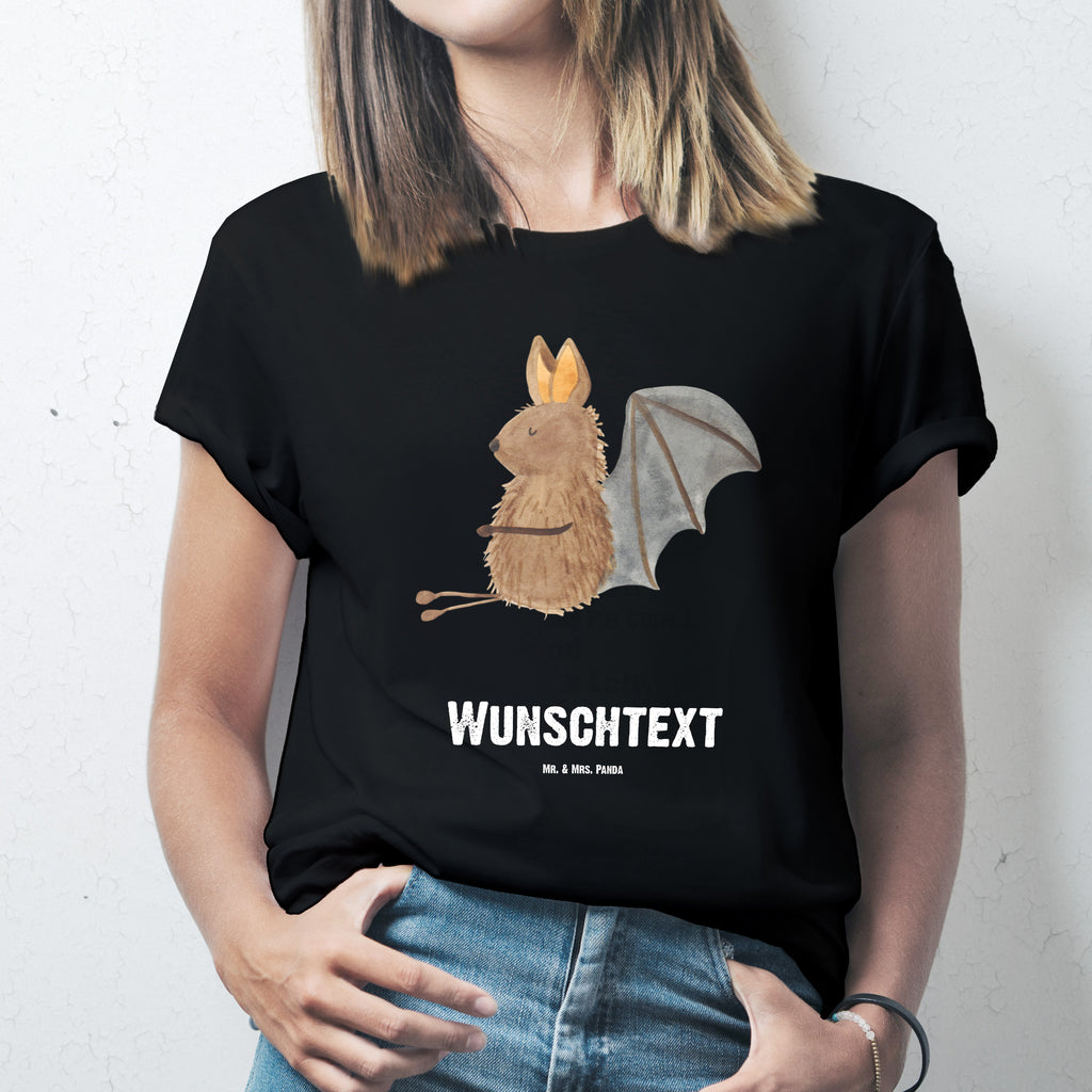 Personalisiertes T-Shirt Fledermaus sitzend T-Shirt, Shirt, Tshirt, Lustiges T-Shirt, T-Shirt mit Spruch, Party, Junggesellenabschied, Jubiläum, Geburstag, Herrn, Damen, Männer, Frauen, Schlafshirt, Nachthemd, Sprüche, Tiermotive, Gute Laune, lustige Sprüche, Tiere, Fledermaus, Fledermäuse, Motivation, entspannen