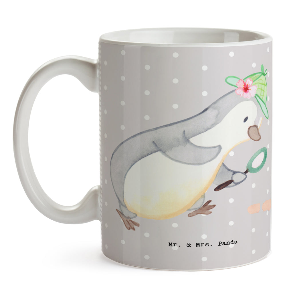 Tasse Detektivin mit Herz Tasse, Kaffeetasse, Teetasse, Becher, Kaffeebecher, Teebecher, Keramiktasse, Porzellantasse, Büro Tasse, Geschenk Tasse, Tasse Sprüche, Tasse Motive, Kaffeetassen, Tasse bedrucken, Designer Tasse, Cappuccino Tassen, Schöne Teetassen, Beruf, Ausbildung, Jubiläum, Abschied, Rente, Kollege, Kollegin, Geschenk, Schenken, Arbeitskollege, Mitarbeiter, Firma, Danke, Dankeschön, Detektivin, Ermittlerin, Agentin, Privatdetektei, Berufsdetektivin, Wirtschaftsdetektei, Detektivausbildung, Spurensuche