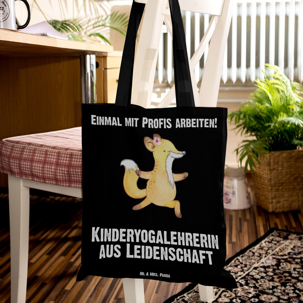 Tragetasche Kinderyogalehrerin aus Leidenschaft Beuteltasche, Beutel, Einkaufstasche, Jutebeutel, Stoffbeutel, Beruf, Ausbildung, Jubiläum, Abschied, Rente, Kollege, Kollegin, Geschenk, Schenken, Arbeitskollege, Mitarbeiter, Firma, Danke, Dankeschön