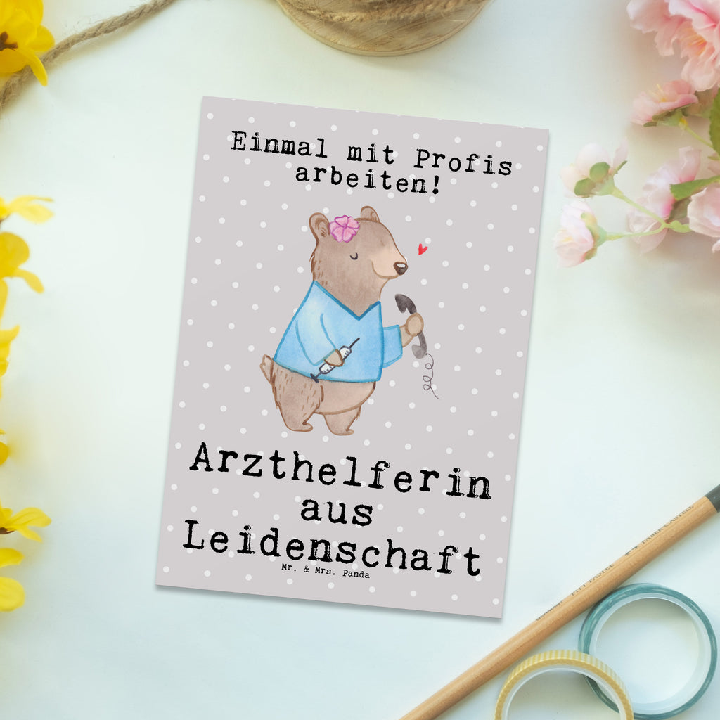 Postkarte Arzthelferin aus Leidenschaft Postkarte, Karte, Geschenkkarte, Grußkarte, Einladung, Ansichtskarte, Geburtstagskarte, Einladungskarte, Dankeskarte, Ansichtskarten, Einladung Geburtstag, Einladungskarten Geburtstag, Beruf, Ausbildung, Jubiläum, Abschied, Rente, Kollege, Kollegin, Geschenk, Schenken, Arbeitskollege, Mitarbeiter, Firma, Danke, Dankeschön, Arzthelferin, Medizinische Fachangestellte