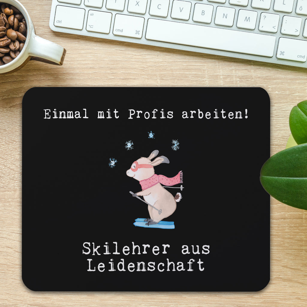 Mauspad Skilehrer aus Leidenschaft Mousepad, Computer zubehör, Büroausstattung, PC Zubehör, Arbeitszimmer, Mauspad, Einzigartiges Mauspad, Designer Mauspad, Mausunterlage, Mauspad Büro, Beruf, Ausbildung, Jubiläum, Abschied, Rente, Kollege, Kollegin, Geschenk, Schenken, Arbeitskollege, Mitarbeiter, Firma, Danke, Dankeschön