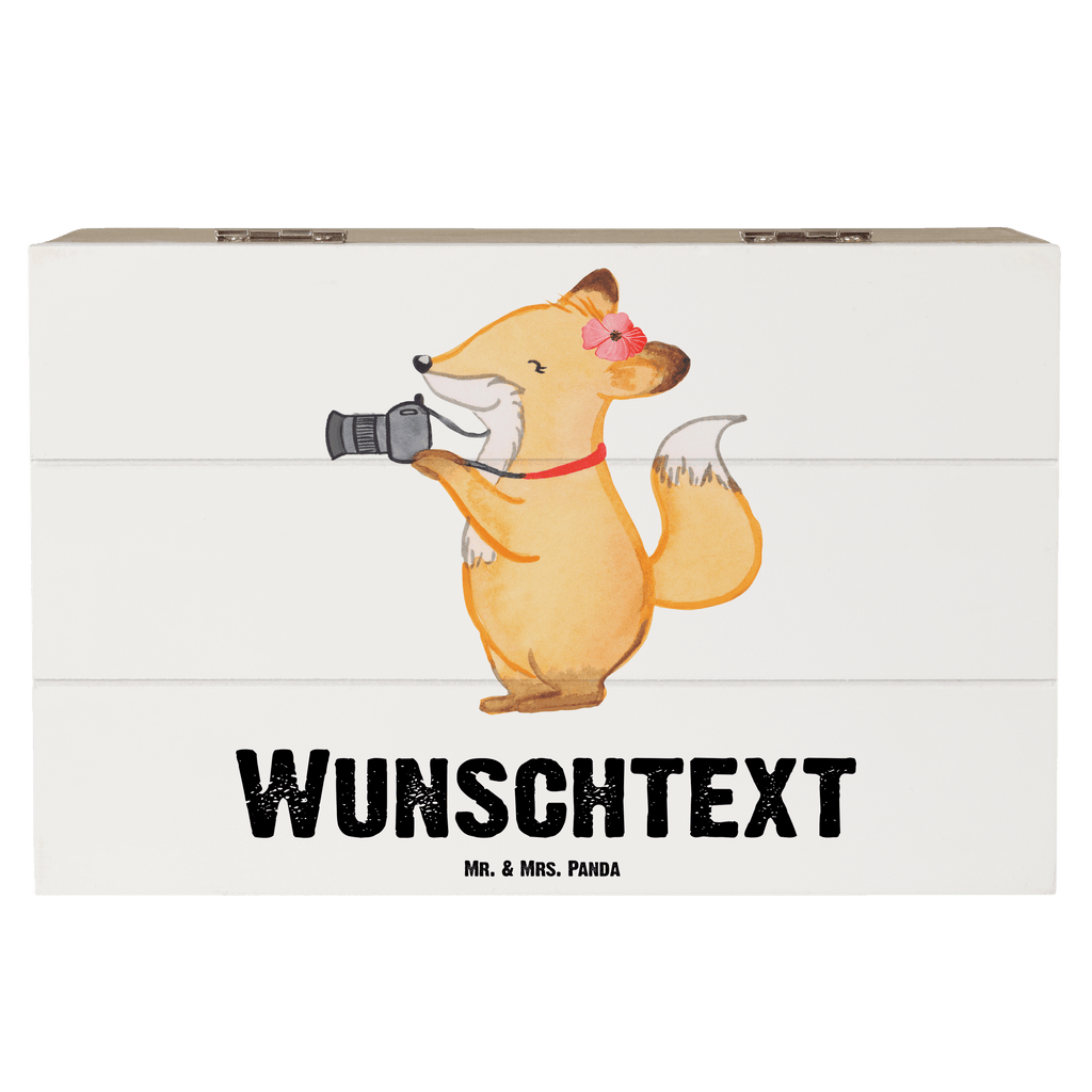 Personalisierte Holzkiste Fotografin Herz Holzkiste mit Namen, Kiste mit Namen, Schatzkiste mit Namen, Truhe mit Namen, Schatulle mit Namen, Erinnerungsbox mit Namen, Erinnerungskiste, mit Namen, Dekokiste mit Namen, Aufbewahrungsbox mit Namen, Holzkiste Personalisiert, Kiste Personalisiert, Schatzkiste Personalisiert, Truhe Personalisiert, Schatulle Personalisiert, Erinnerungsbox Personalisiert, Erinnerungskiste Personalisiert, Dekokiste Personalisiert, Aufbewahrungsbox Personalisiert, Geschenkbox personalisiert, GEschenkdose personalisiert, Beruf, Ausbildung, Jubiläum, Abschied, Rente, Kollege, Kollegin, Geschenk, Schenken, Arbeitskollege, Mitarbeiter, Firma, Danke, Dankeschön, Fotografin, Fotoreporterin, Hobbyfotografin, Hochzeitsfotografin, Fotografie, Profi Fotografin