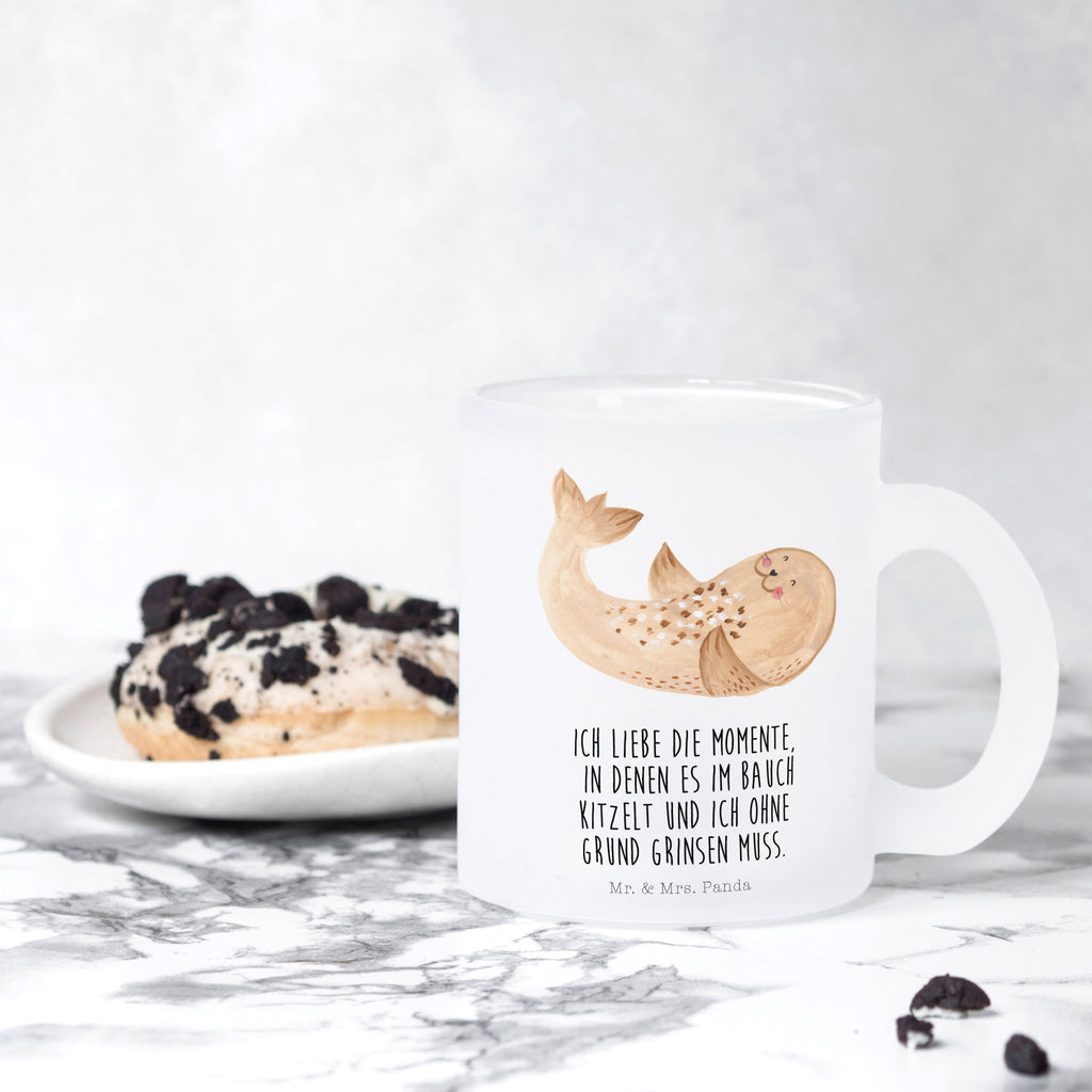 Teetasse Robbe liegend Teetasse, Teeglas, Teebecher, Tasse mit Henkel, Tasse, Glas Teetasse, Teetasse aus Glas, Tiermotive, Gute Laune, lustige Sprüche, Tiere, Robbe, Robben, Seehund, Strand, Meerestier, Ostsee, Nordsee, Lachen, Freude