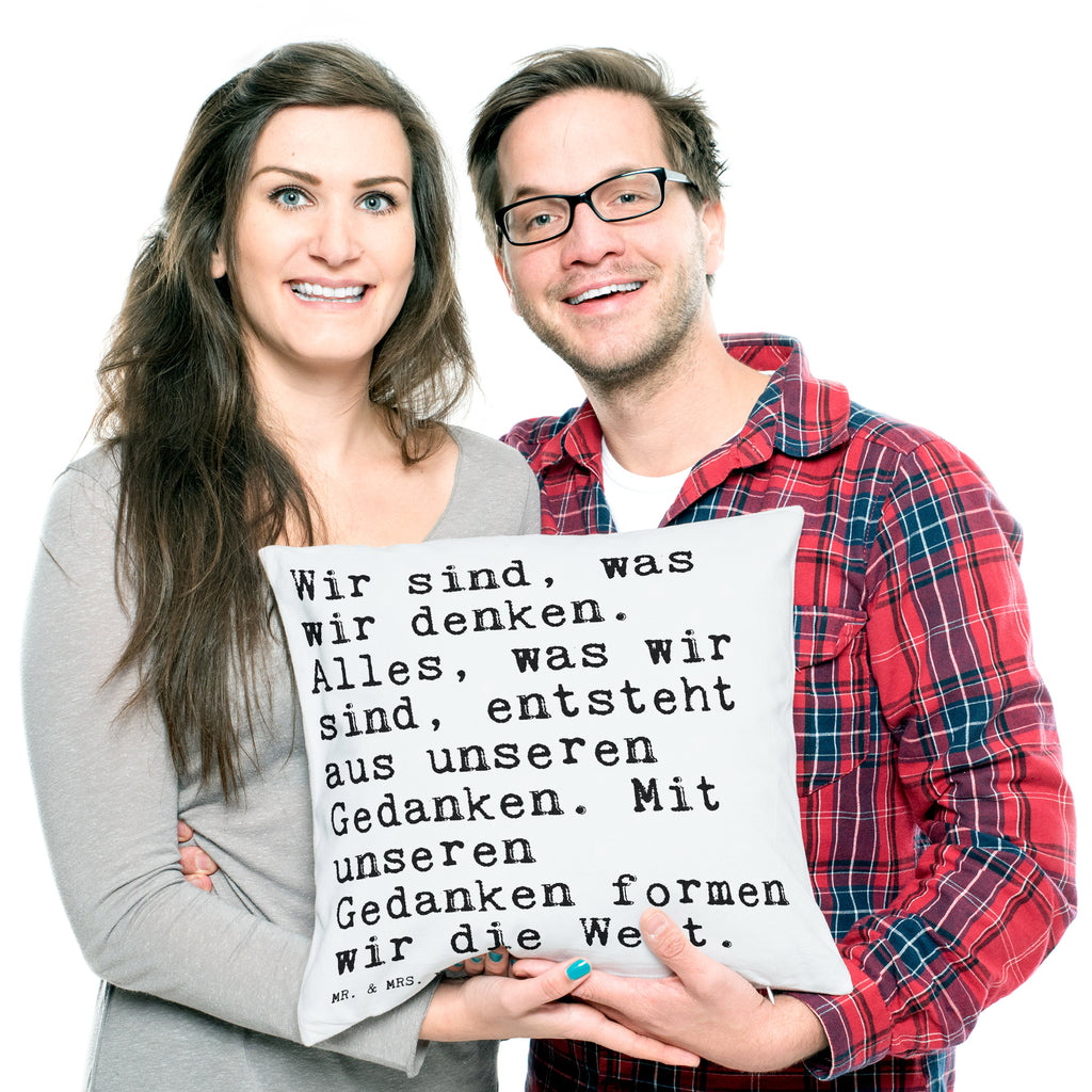 40x40 Kissen Sprüche und Zitate Wir sind, was wir denken. Alles, was wir sind, entsteht aus unseren Gedanken. Mit unseren Gedanken formen wir die Welt. Kissenhülle, Kopfkissen, Sofakissen, Dekokissen, Motivkissen, sofakissen, sitzkissen, Kissen, Kissenbezüge, Kissenbezug 40x40, Kissen 40x40, Kissenhülle 40x40, Zierkissen, Couchkissen, Dekokissen Sofa, Sofakissen 40x40, Dekokissen 40x40, Kopfkissen 40x40, Kissen 40x40 Waschbar, Spruch, Sprüche, lustige Sprüche, Weisheiten, Zitate, Spruch Geschenke, Spruch Sprüche Weisheiten Zitate Lustig Weisheit Worte